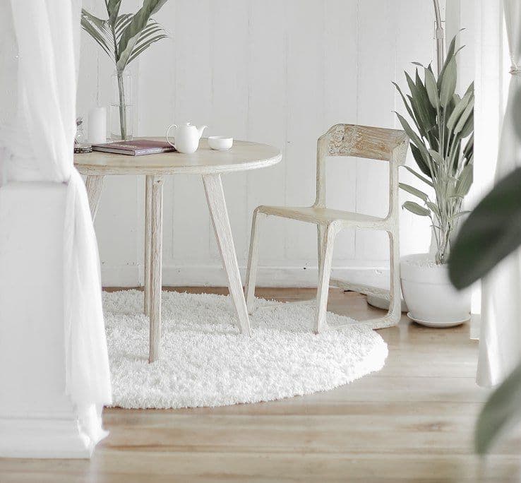Small dining nook with round table